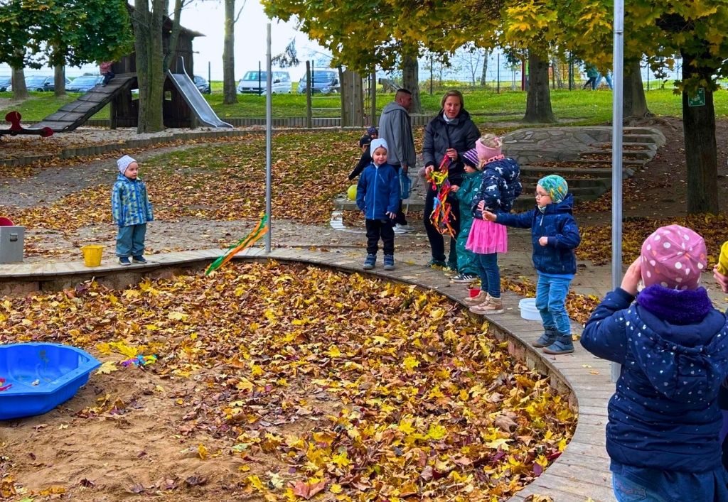 News (3)_Kita Hutbergstrolche_Herbstfeuer.jpg