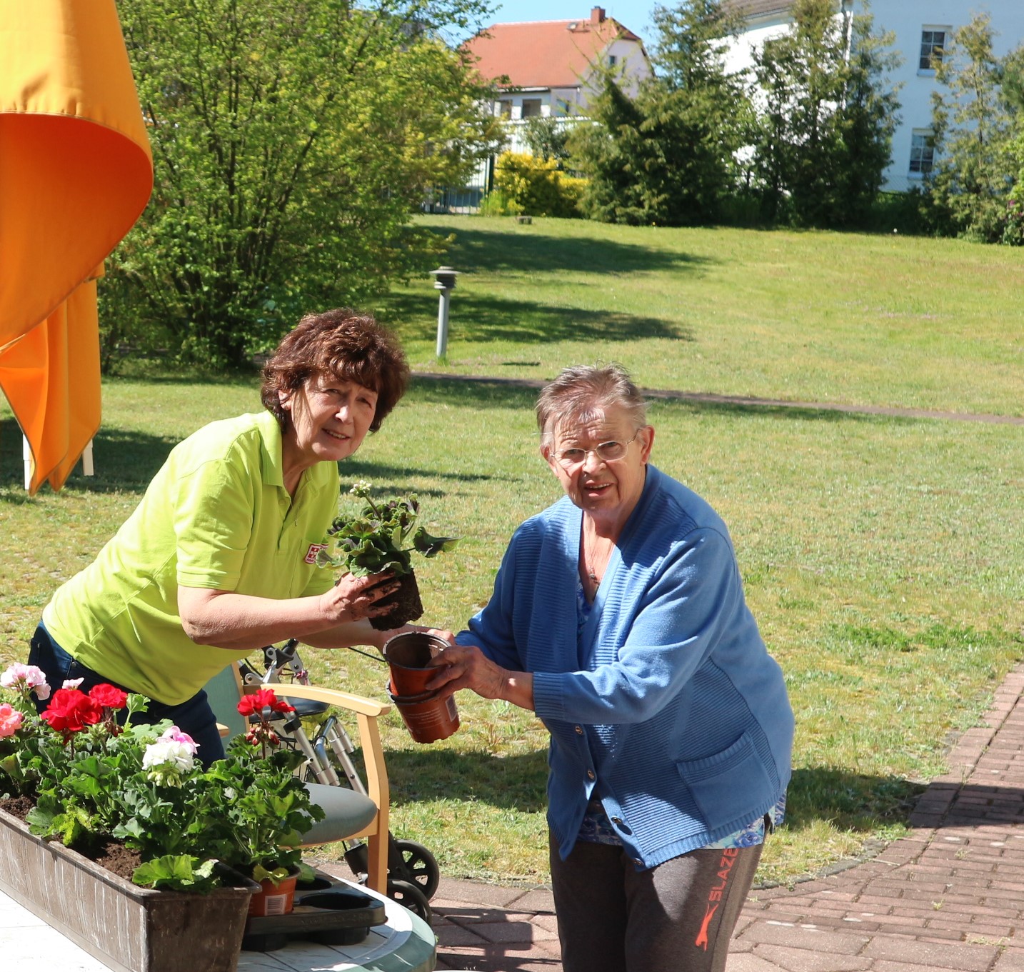 Pflanztag im ASB-Pflegeheim 