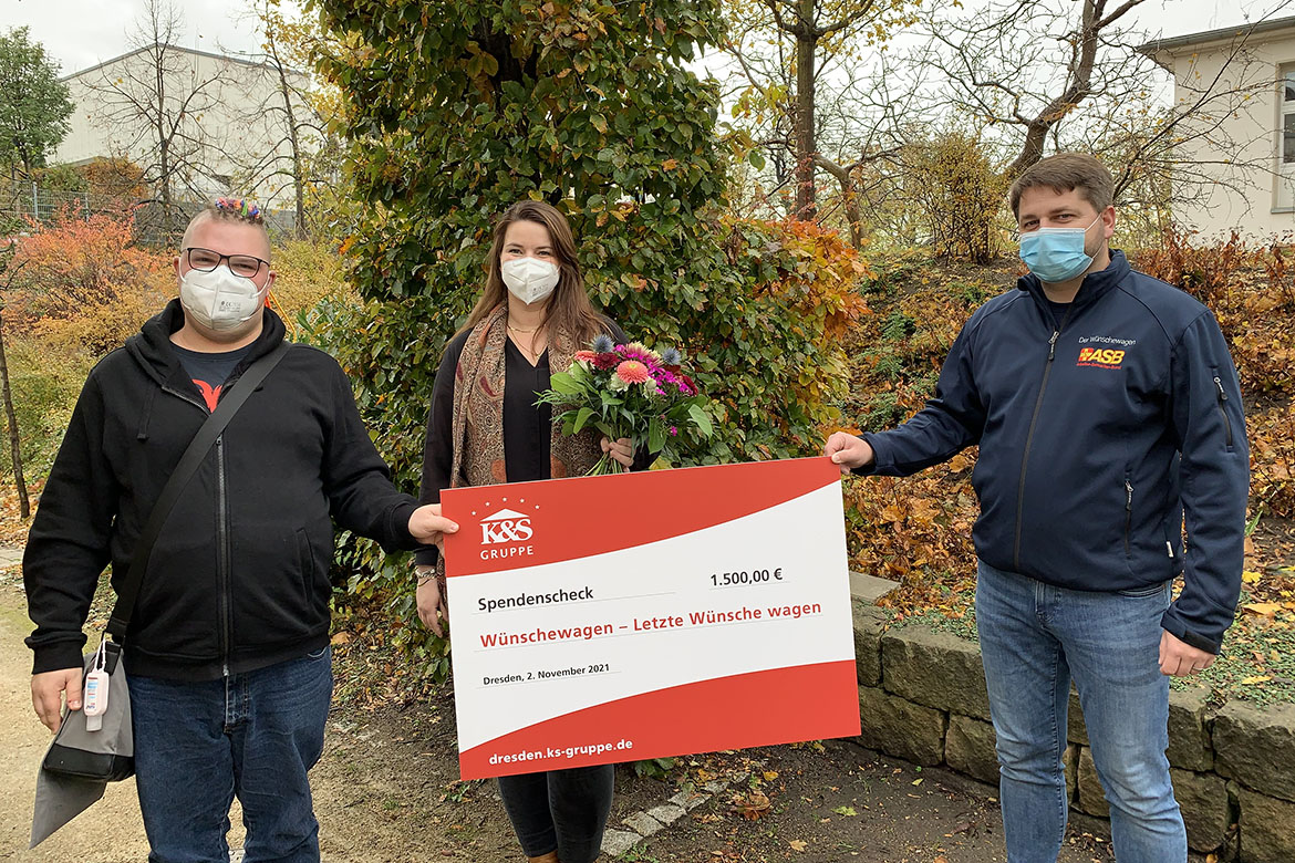 K und S_Andy Prellberg_Antonia Hamann_ASB_Ralf Rehwagen_Scheck Wuenschewagen_web©ASB Dresden und Kamenz gGmbH (1).jpg