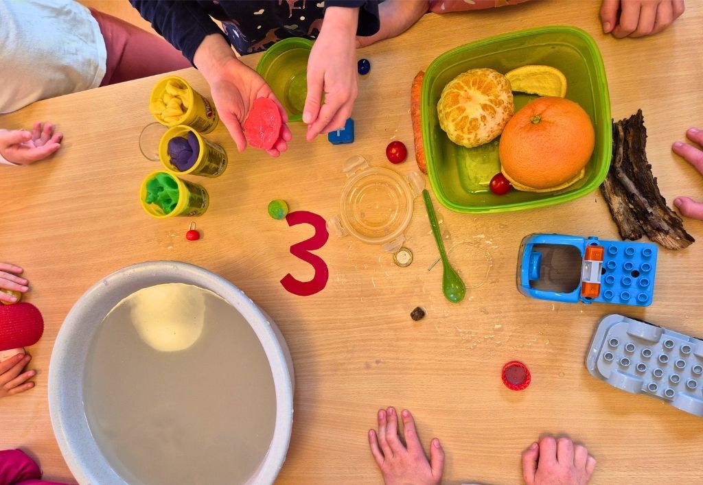 Wenn Vorschulkinder zu Lehrmeistern werden – Forscherstunde in der ASB-Kita „Elblandzwerge“