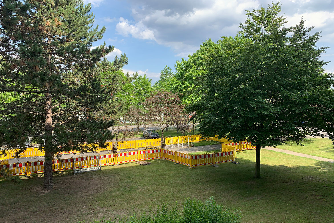 Baustelle Gehweg vor dem Seniorenheim