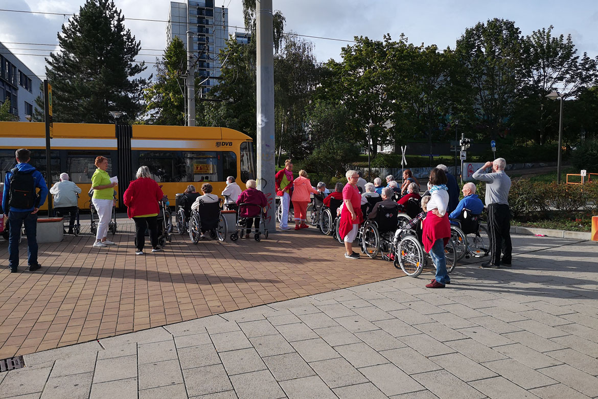 Ausflug mit der Strassenbahn_Bewohner HDG_web©ASB Dresden und Kamenz (6).jpg