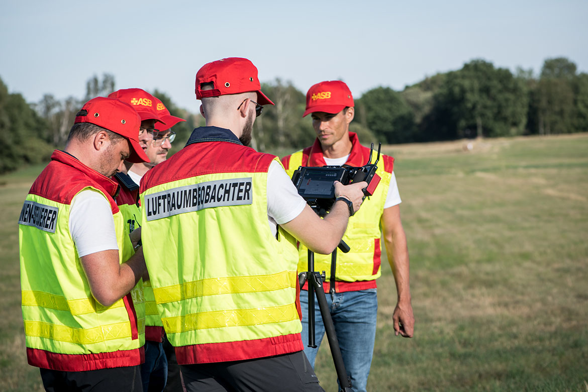 Drohnenpiloten bei der Übung