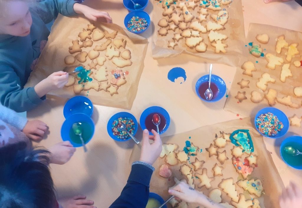 Besondere Weihnachtswichtel zu Besuch in der Kita