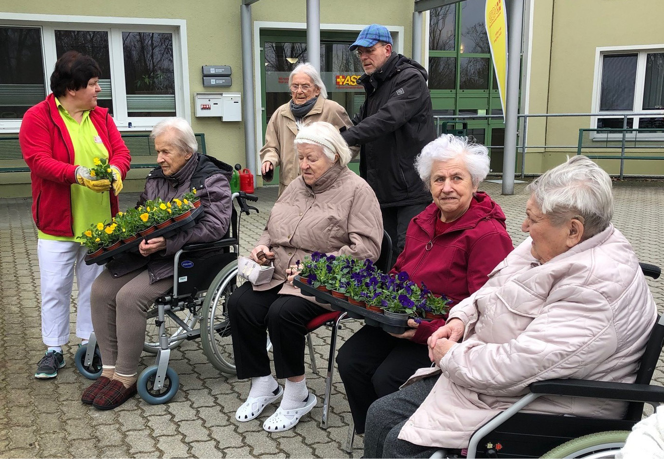 Der Frühling hält Einzug im Garten des ASB-Pflegeheims 