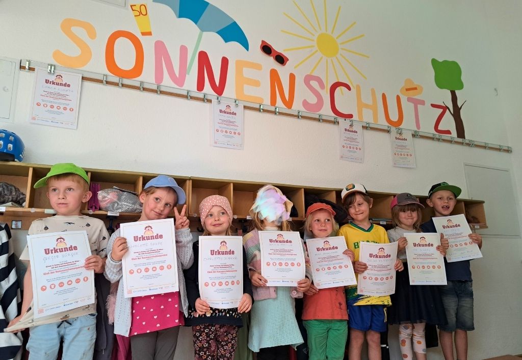 ASB-Kita „Am Hutberg“ bekommt ihr erstes Sonnenschutz-Siegel „Clever in Sonne und Schatten“
