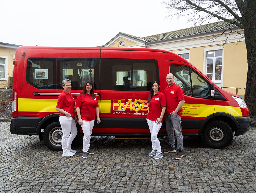 TPKM_Gruppenbild-außen-mit-Auto_web.jpg