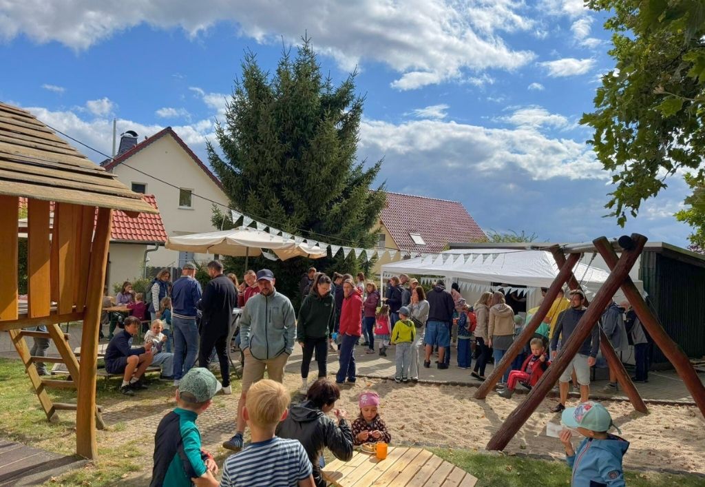 Regen konnte die gute Laune nicht trüben – Sommerfest der ASB-Kita „Am Hutberg“