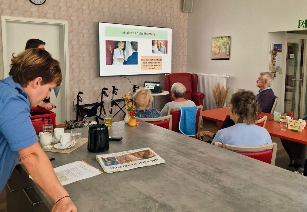 Tür auf – aber sicher: Polizei informiert in der ASB-Tagespflege Radeberg