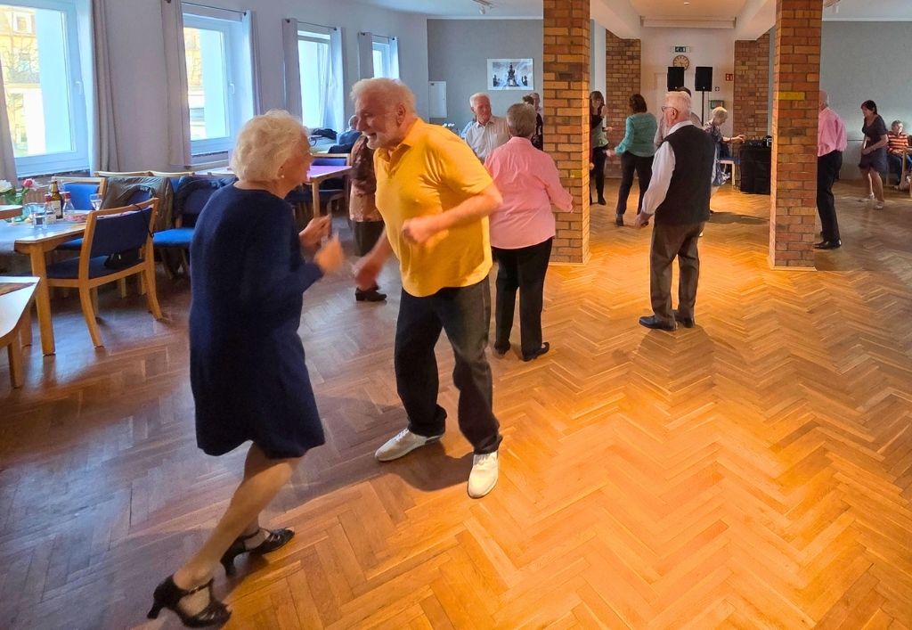 News (3)_BZ Haus der Generationen_Tanztee.jpg