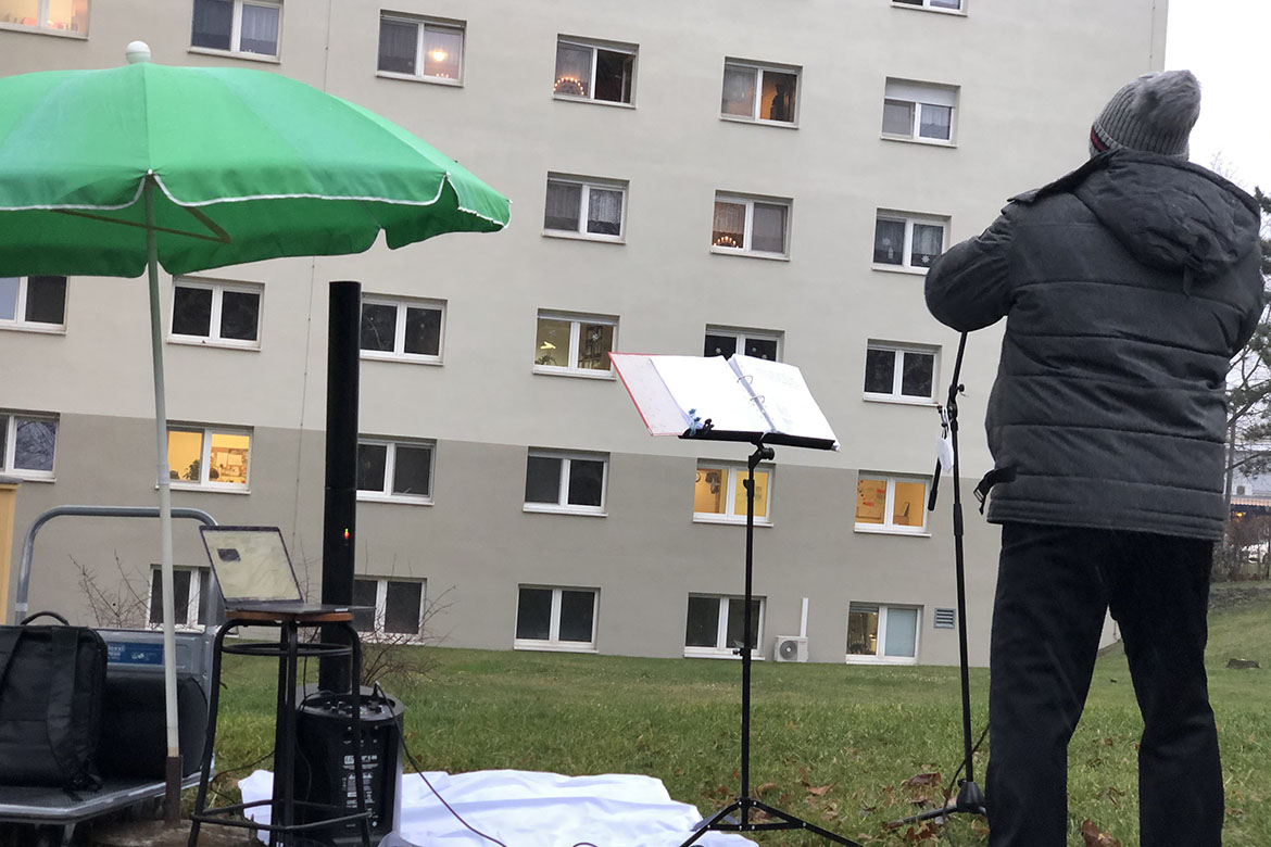 Tenor Alexander Voigt singt für die Bewohner