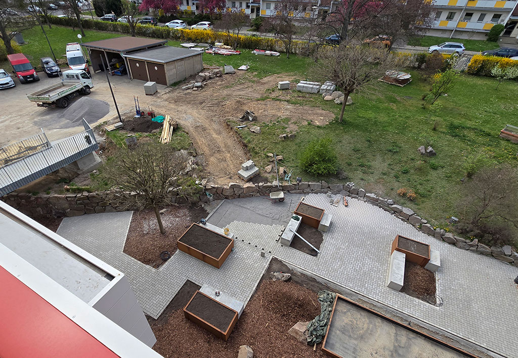 Abschluss der Pflasterarbeiten im Gartenbereich | April 2025