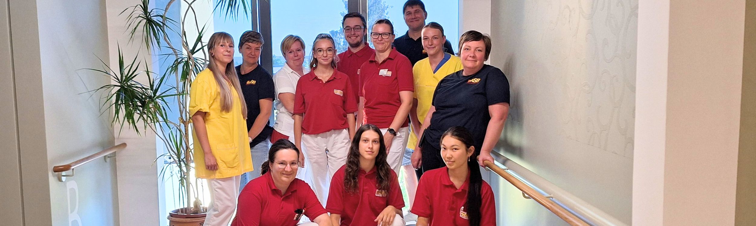 Gruppenbild unserer Auszubildenden und Praxisanleiter