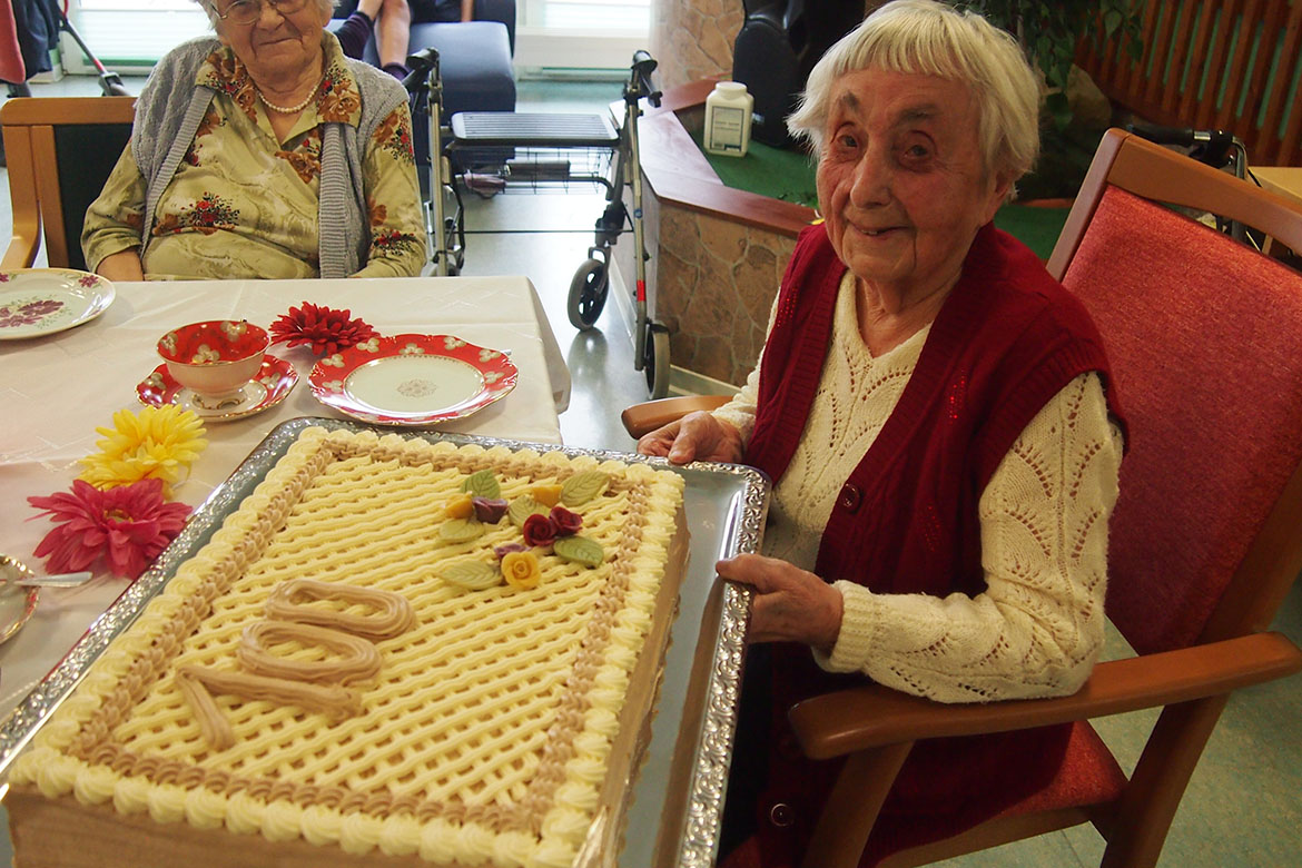 Rüstige Bewohnerin feiert ihren 100. Geburtstag