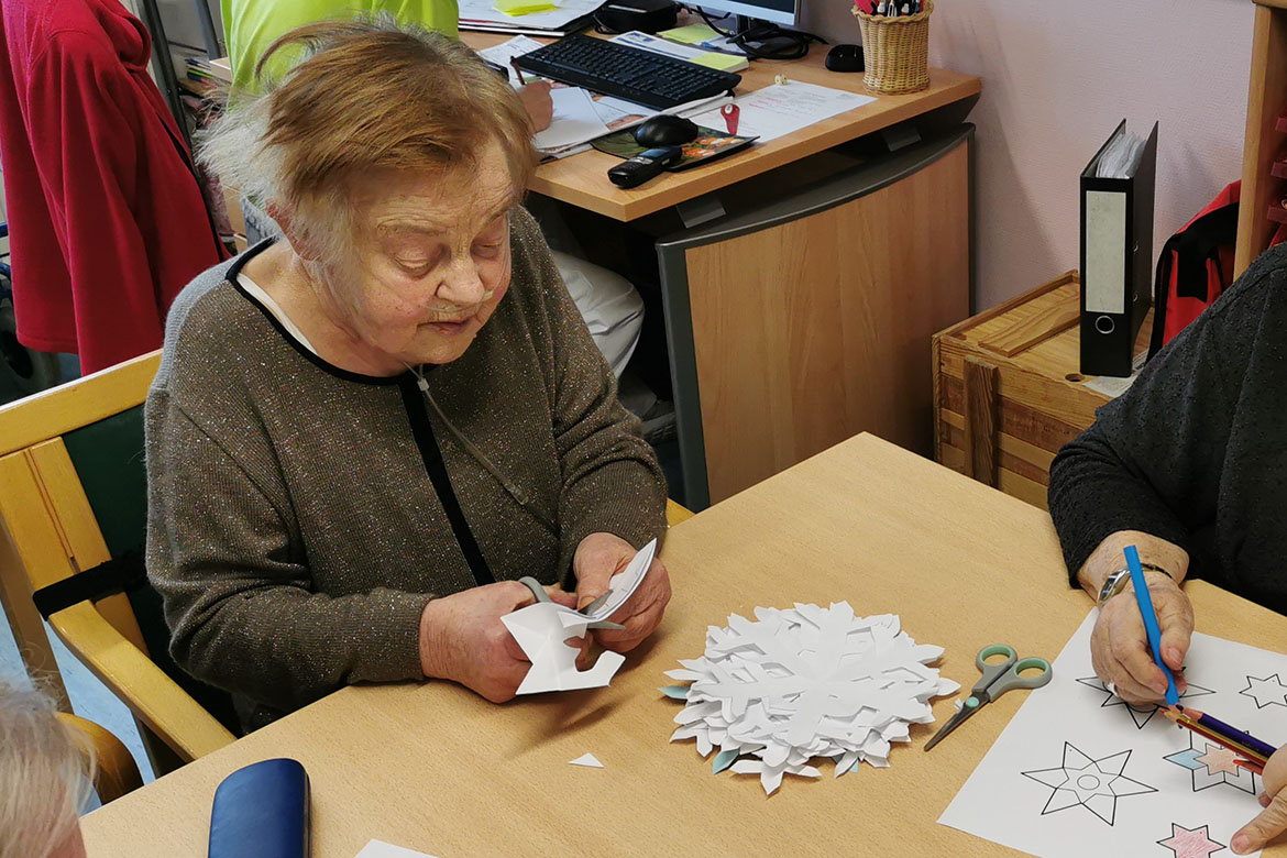 Kreativrunde_Pflegeheim Bernsdorf_1_web©ASB Dresden und Kamenz gGmbH.jpg