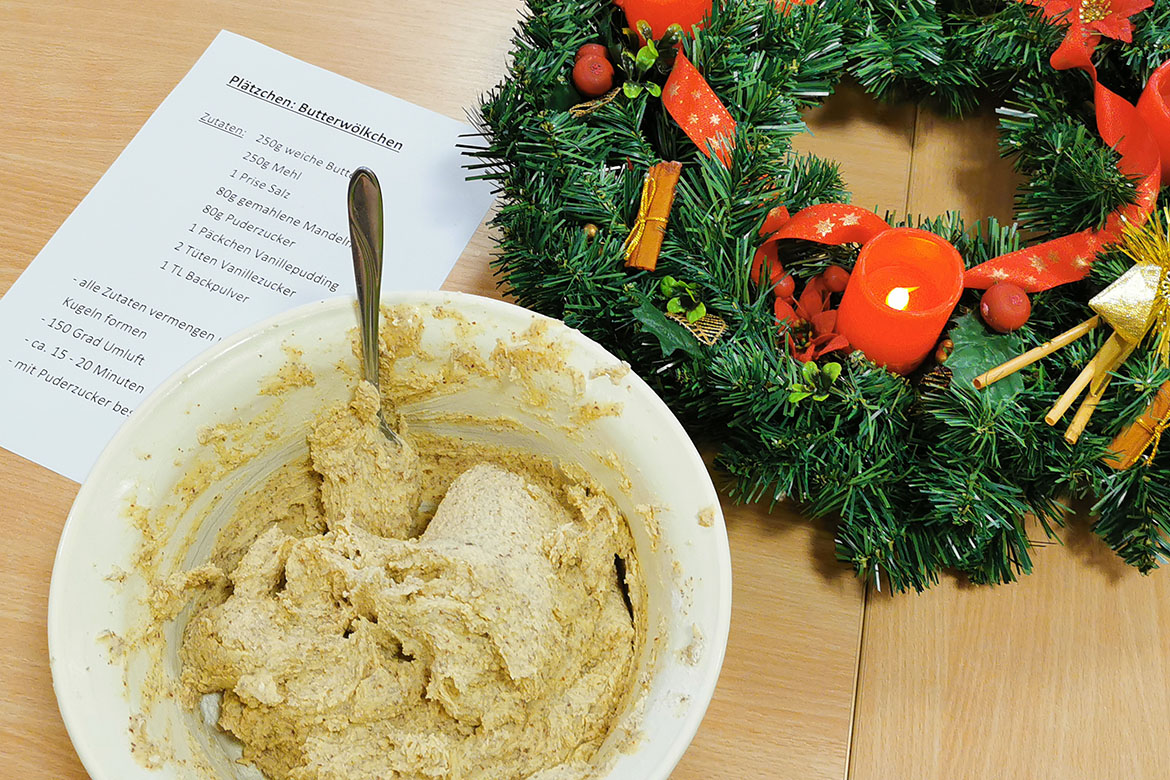 Plätzchenteig mit Rezept_Pflegeheim Bernsdorf_Nr._3_web©ASB Dresden & Kamenz gGmbH.jpg
