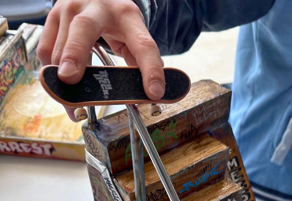 Kreatives Fingerboarding im Integrativen Hort „Fröbelstraße“