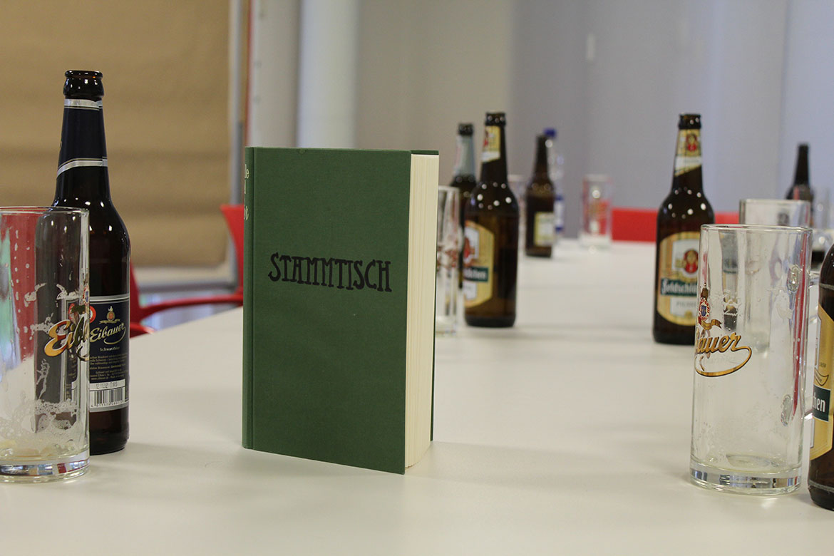 Männer treffen sich zum Männerstammtisch