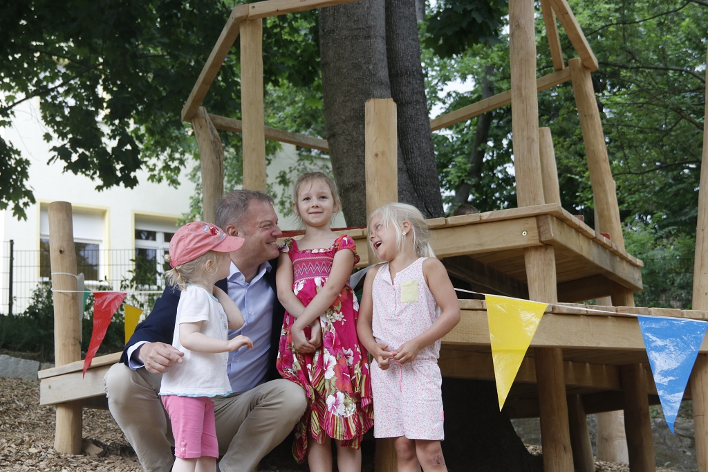 Spenden fuer das Baumhaus gesucht_Josepha Hr. Grosspietsch Emilia und Tina v.l. ©Mutzschke.JPG