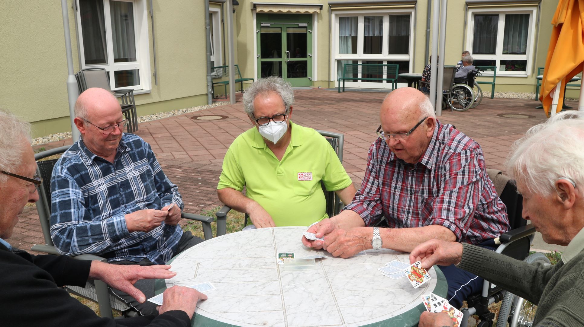 Stammtisch mit Skat und Rhabarberkuchen