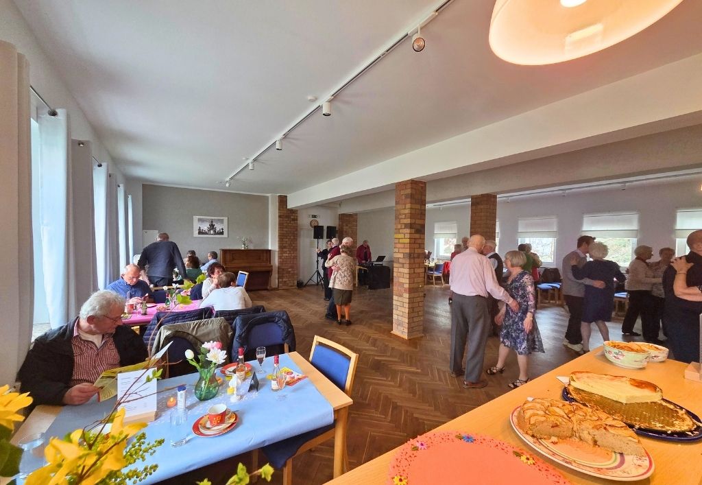 News (5)_BZ Haus der Generationen_Tanztee.jpg